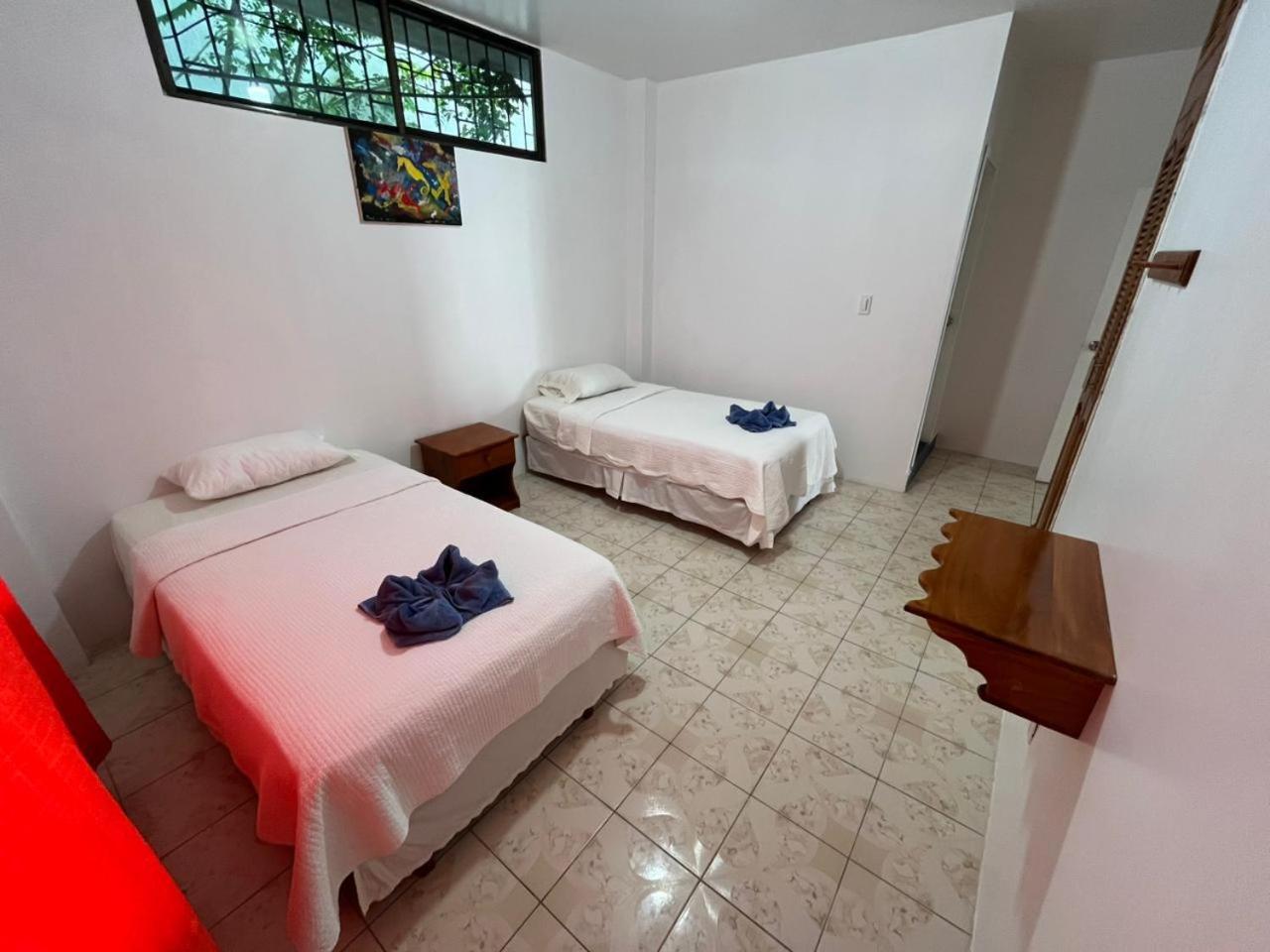Hostal Neptuno - Poseidon Puerto Villamil Exterior foto