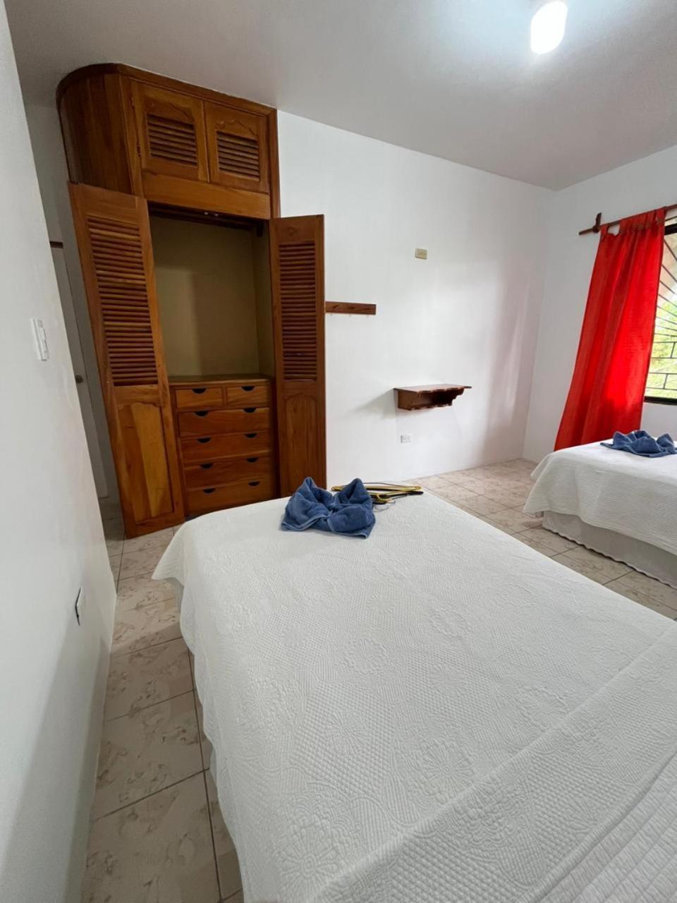 Hostal Neptuno - Poseidon Puerto Villamil Exterior foto