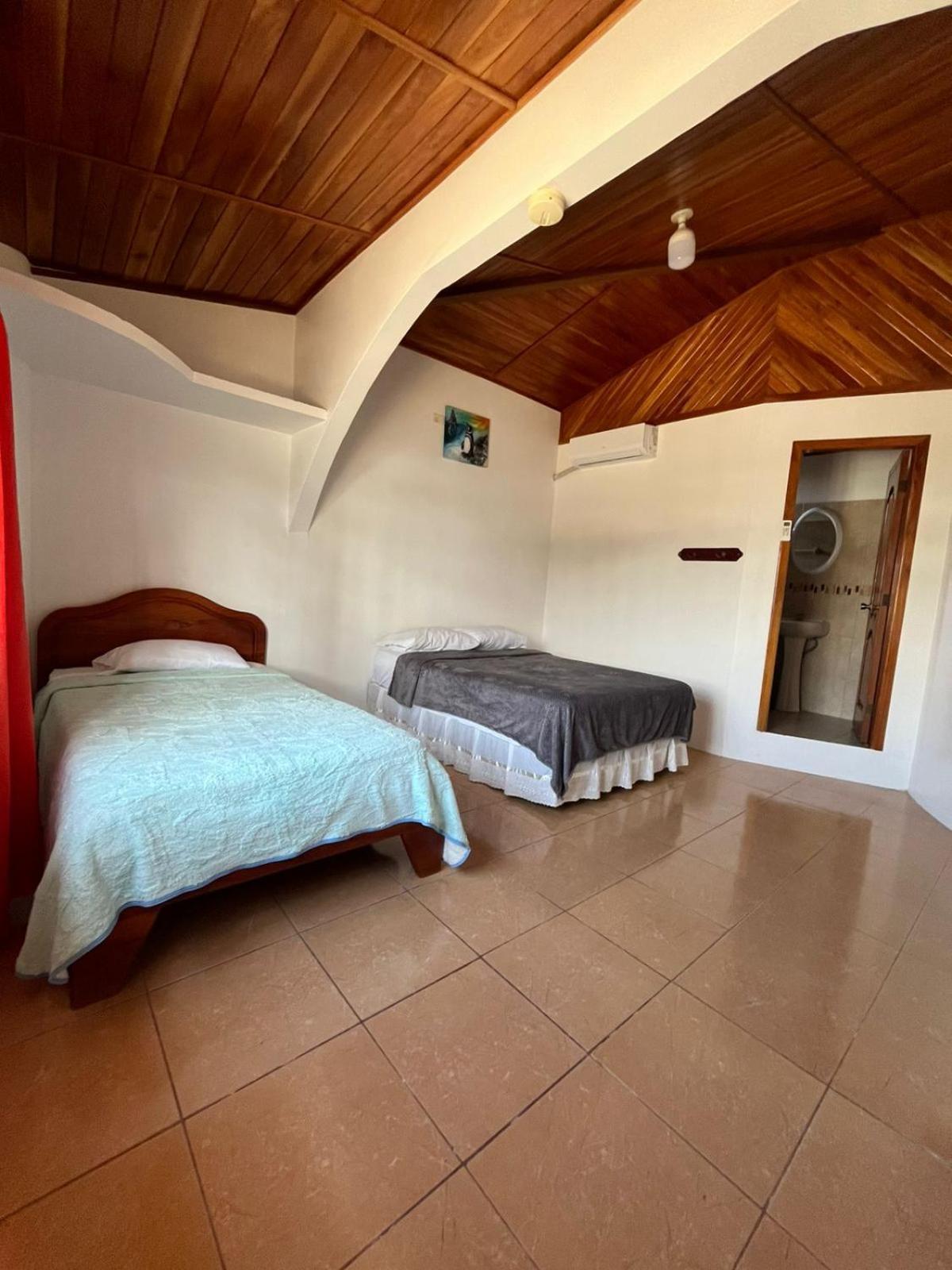 Hostal Neptuno - Poseidon Puerto Villamil Exterior foto