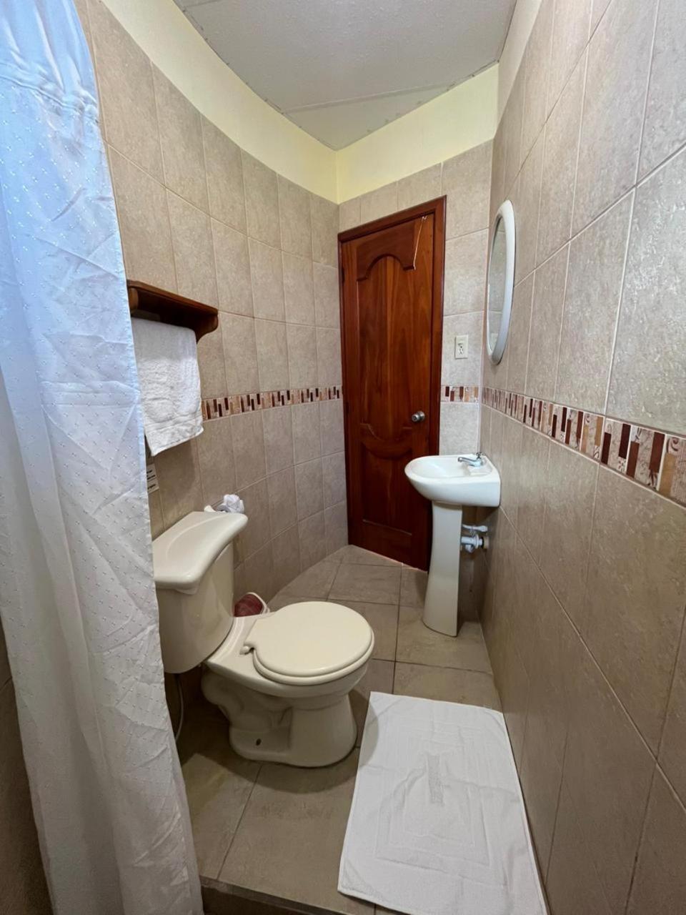 Hostal Neptuno - Poseidon Puerto Villamil Exterior foto