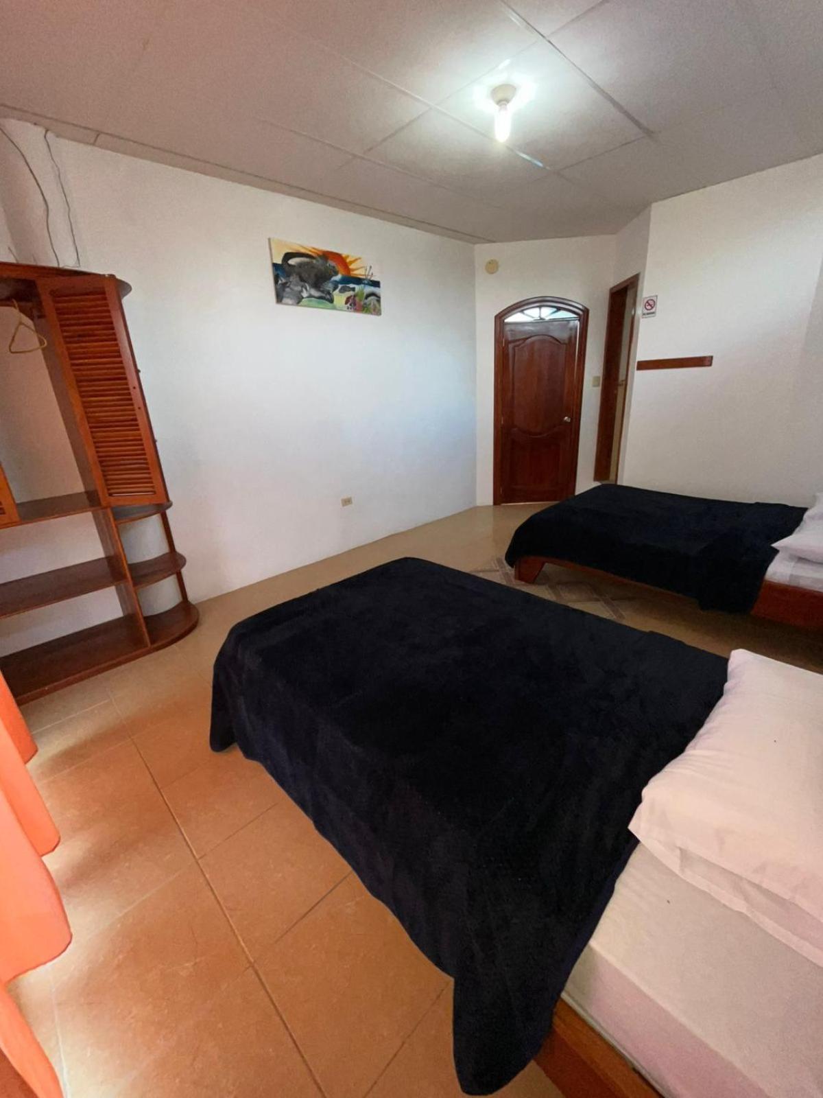 Hostal Neptuno - Poseidon Puerto Villamil Exterior foto